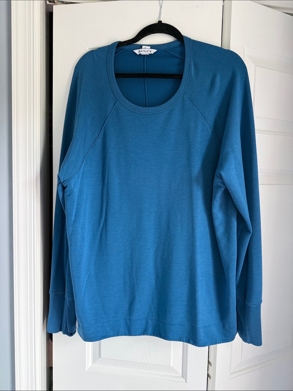 Athleta Blue Long-Sleeve Crewneck Sweatshirt
